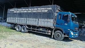 Xe vận chuyển đến thu mua vải công nghiệp tại nhà máy Đức Hòa - Long An